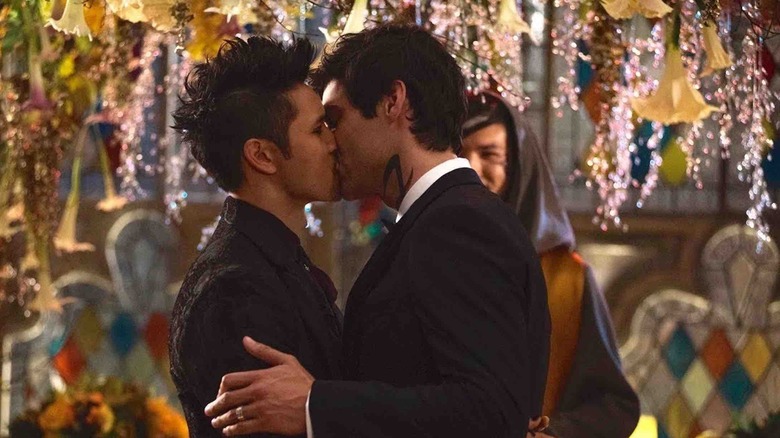 Magnus and Alec kiss at wedding