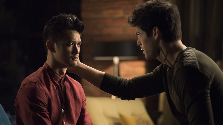 Alec puts his hand on Magnus' cheek