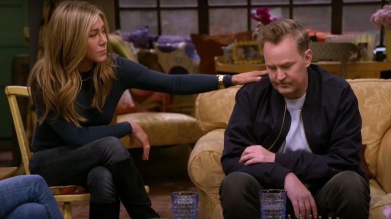 Jennifer Aniston consoling Matthew Perry