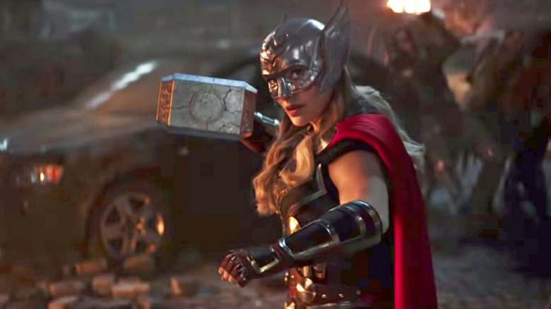 Jane holds Mjolnir