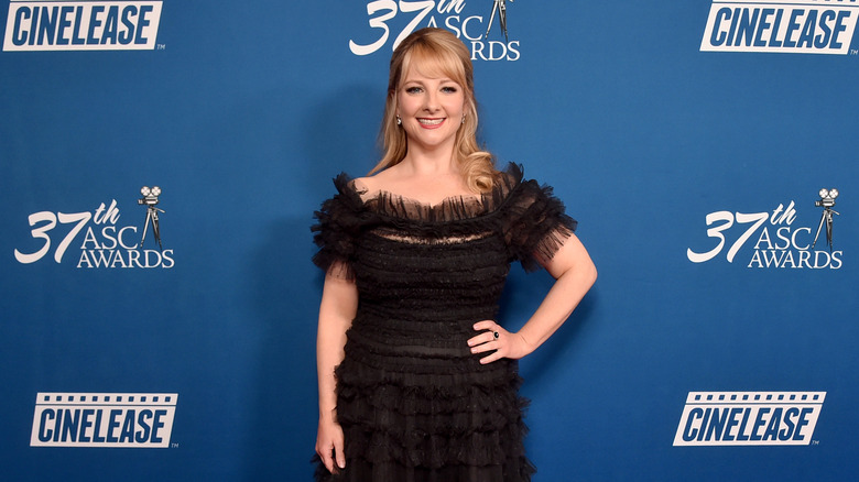 Melissa Rauch posing for photos