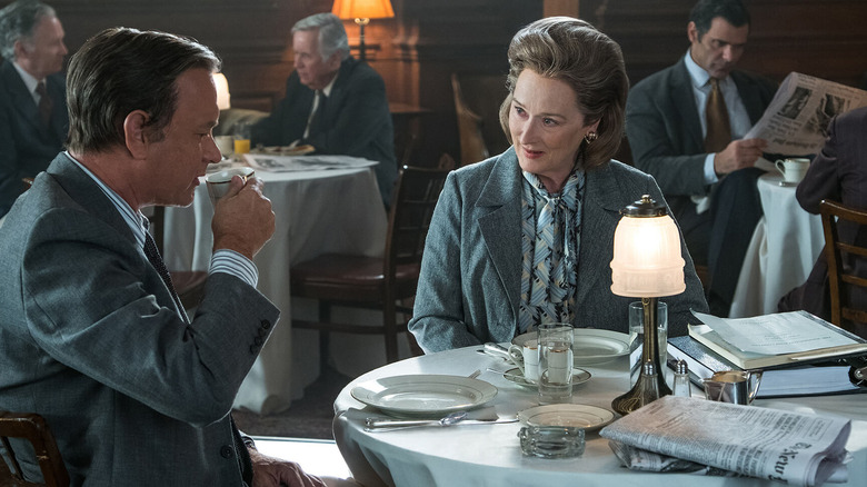 Hanks and Streep having coffee