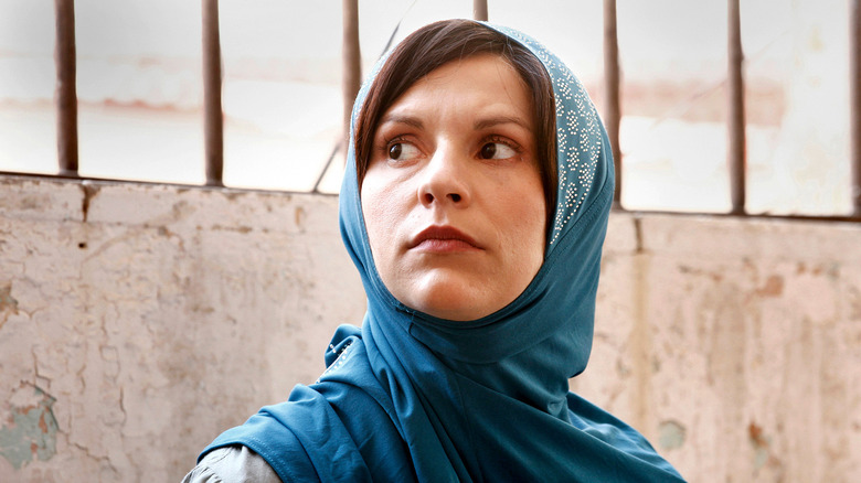 Carrie Mathison wearing hijab