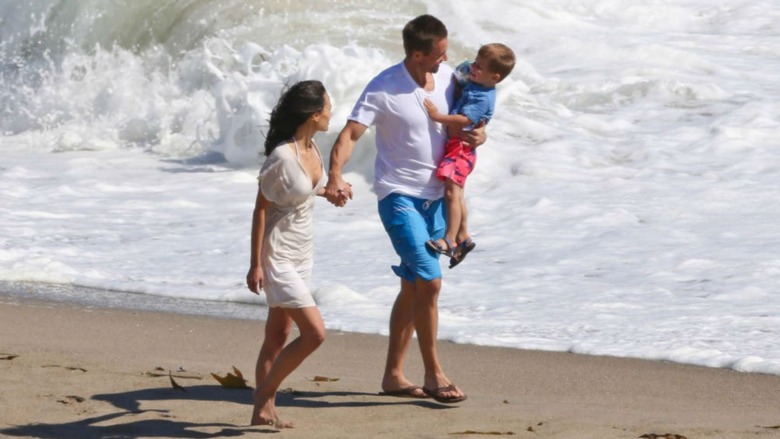 Brian and Mia walk along beach 