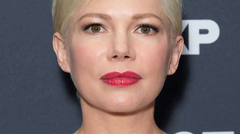 Michelle Williams wears red lipstick 