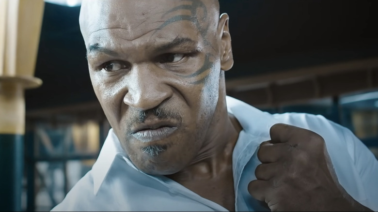 Mike Tyson raises a fist in "Ip Man 3"