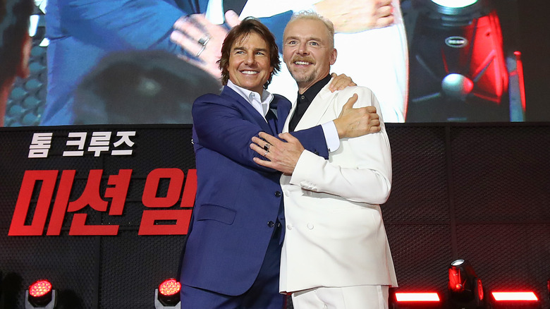 Tom Cruise and Simon Pegg embrace