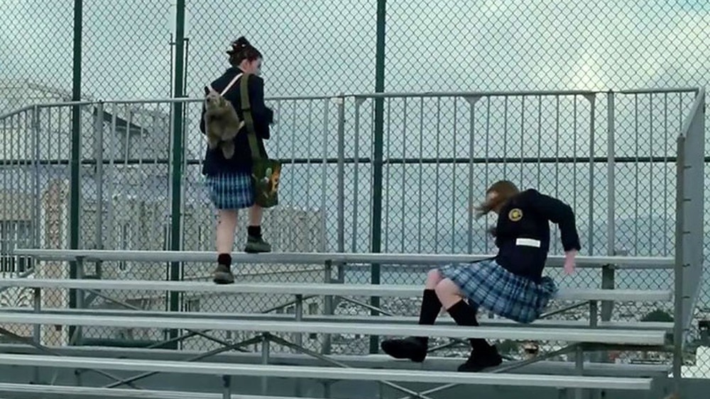 Mia Thermopolis falling