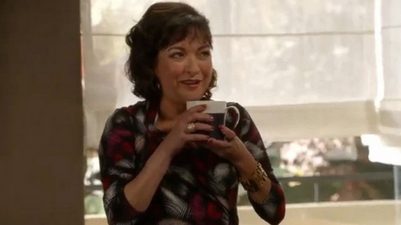 Elizabeth Peña holding cup of tea