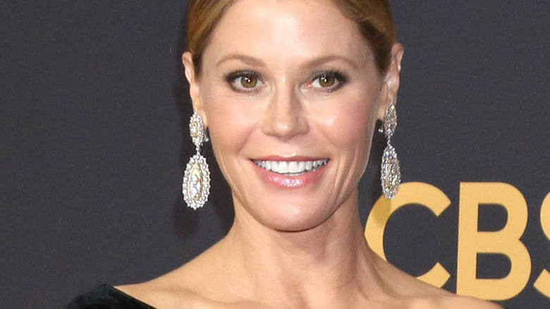 Julie Bowen smiles on red carpet