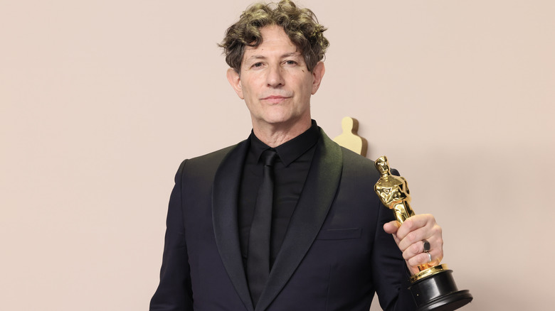 Jonathan Glazer holding Oscar