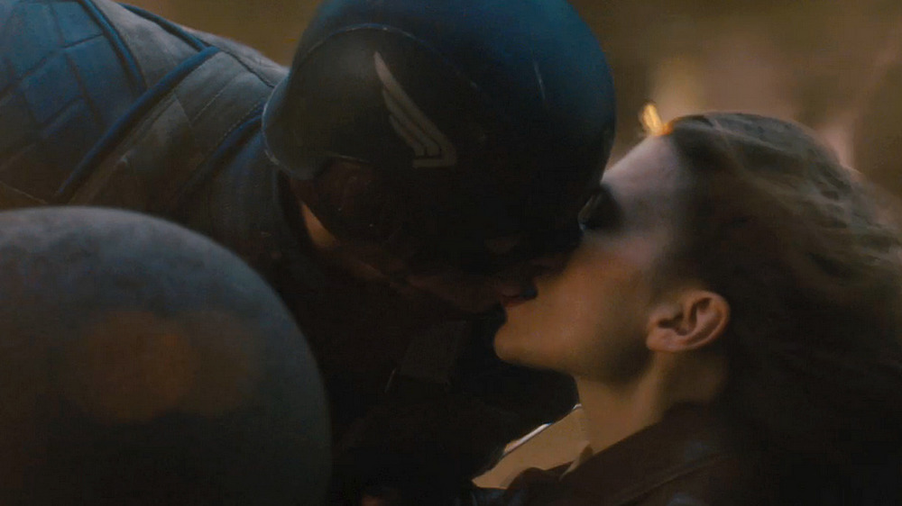Captain America Peggy kiss