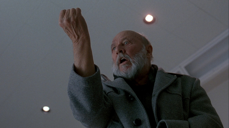 Loomis holding up hand