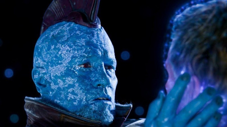 A dying Yondu holds Peter's face 