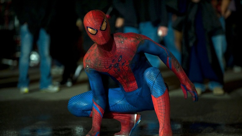 Andrew Garfield crouching