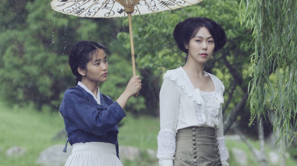 Kim Min-hee as Lady/Izumi Hideko and Kim Tae-ri as Nam Sook-hee in The Handmaiden