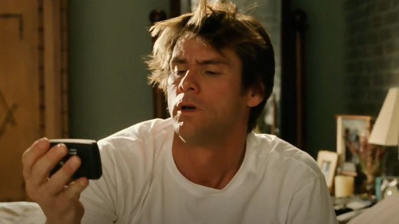 Bruce sleepily staring at his pager in "Bruce Almighty" (2003)