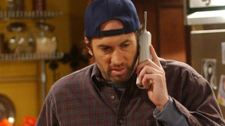 Luke answers the phone on "Gilmore Girls"