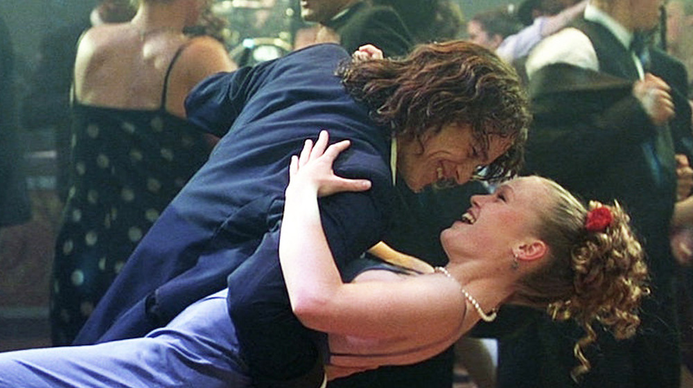 Julia Stiles and Heath Ledger dancing