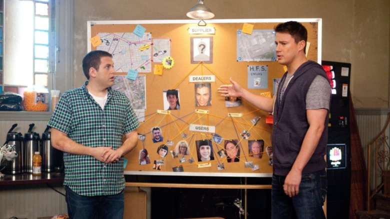 Jonah Hill and Channing Tatum in front of corkboard in 21 Jump Street