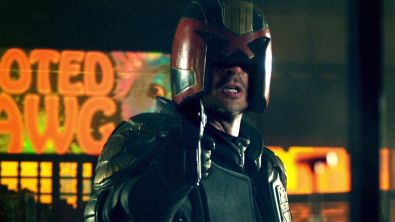 Dredd aims gun