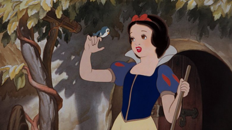 Snow White sings to birds