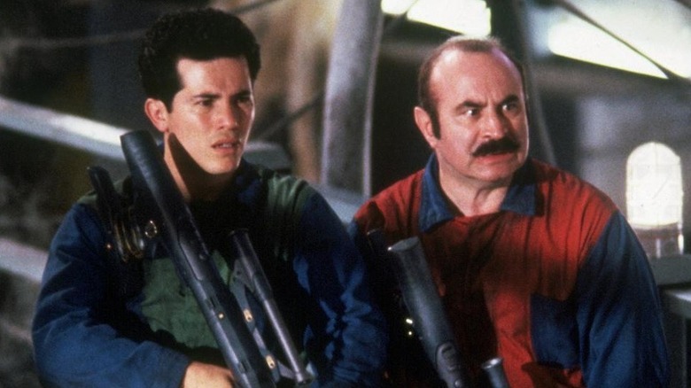 Confused John Leguizamo and Bob Hoskins hold guns