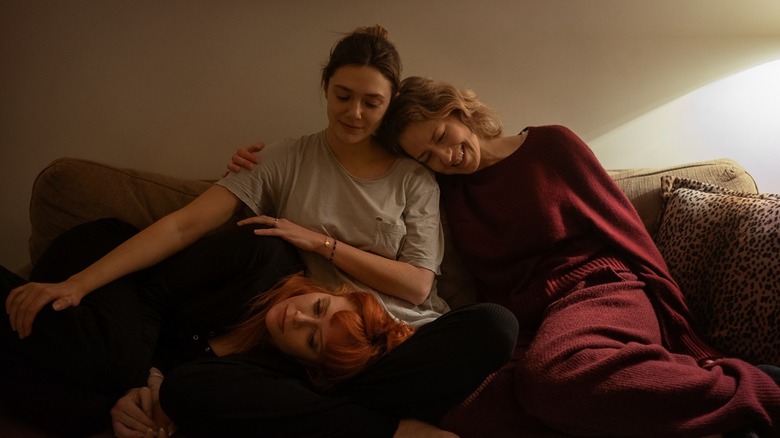 Carrie Coon, Elizabeth Olsen, and Natasha Lyonne together