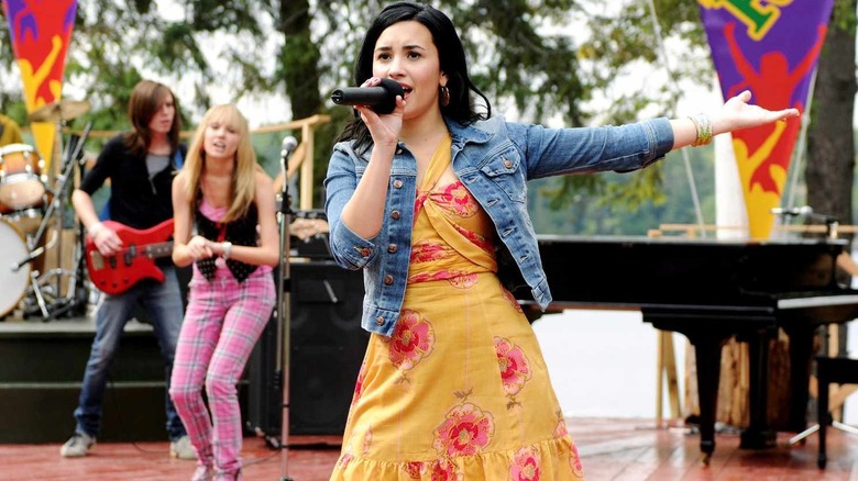 Shane crooning a tune on-stage in Camp Rock (2008)