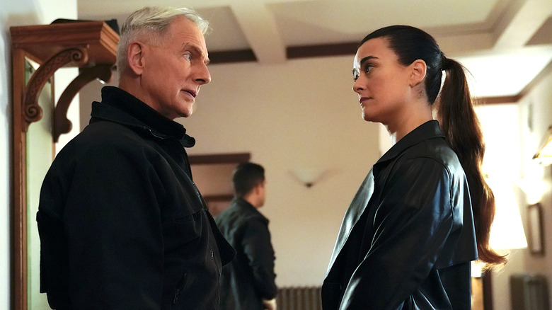 Gibbs and Ziva wearing jackets