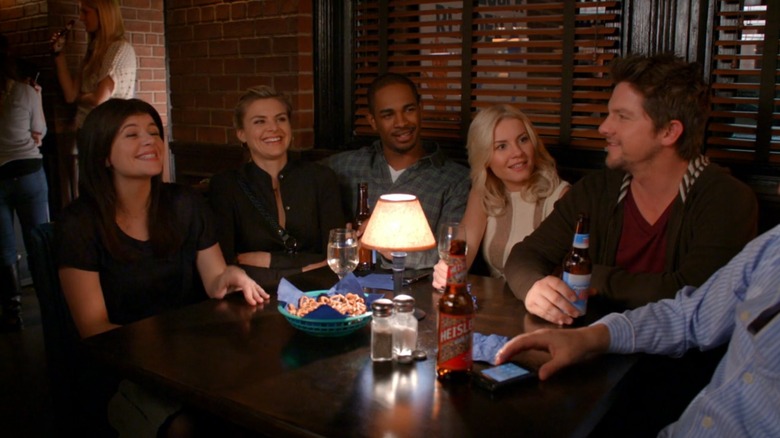 Happy Endings cast at table