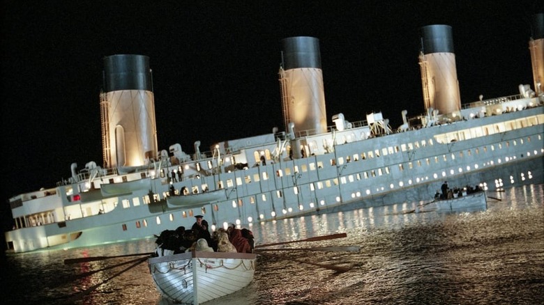 Titanic in movie sinking