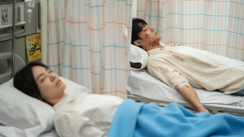 Characters in The Glory lying in hospital beds