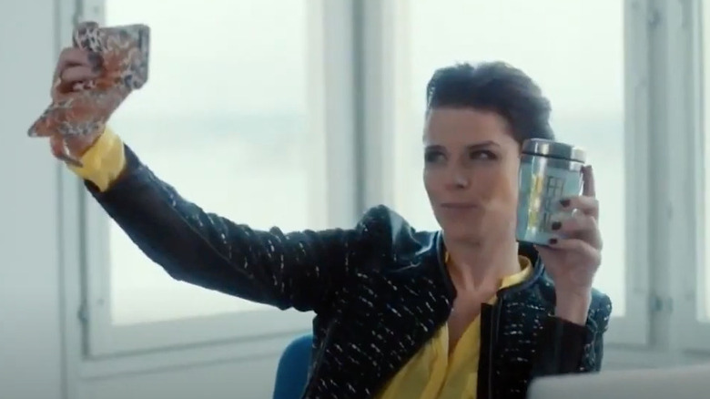 Neve Campbell takes selfie with coffee in office 