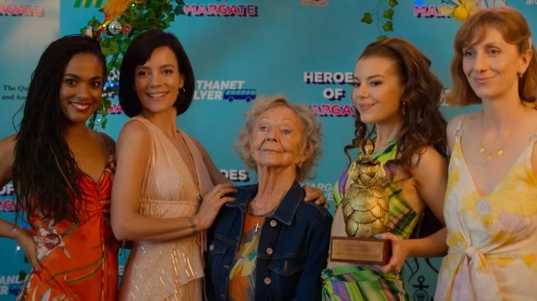 Trish, Mel, Nan, Leila, and Clare posing for a picture