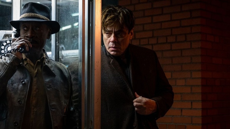 Benicio Del Toro and Don Cheadle in No Sudden Move