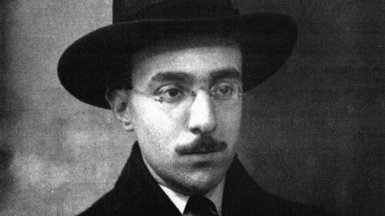 Fernando Pessoa posing for a picture