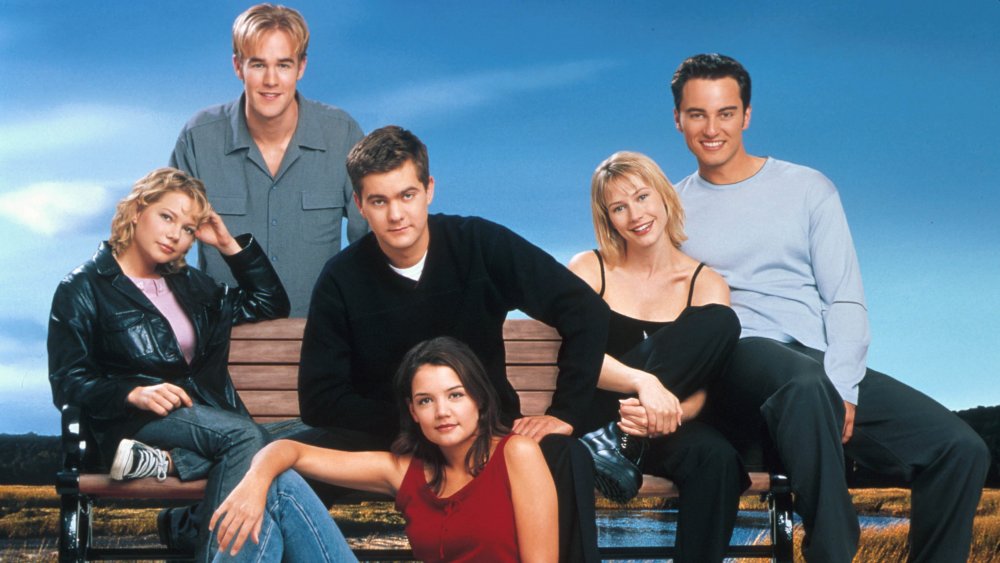 Michelle Williams, James Van Der Beek, Katie Holmes, Joshua Jackson, Meredith Monroe, and Kerr Smith in Dawson's Creek