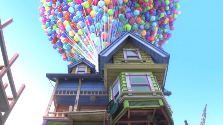 Carl's house is lifted by balloons