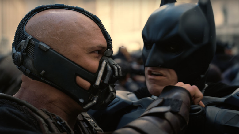 Bane fighting batman