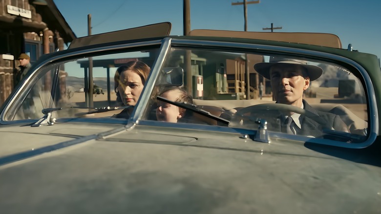 Emily Blunt and Cillian Murphy in car