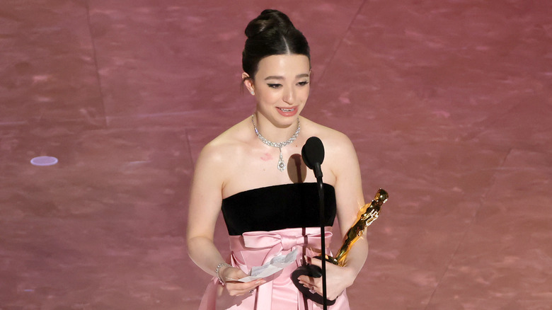 Mikey Madison accepting her Oscar