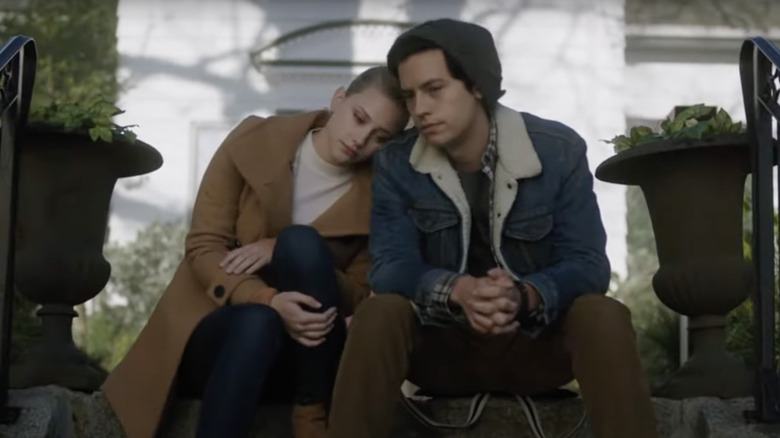 Lili Reinhart and Cole Sprouse in Riverdale 