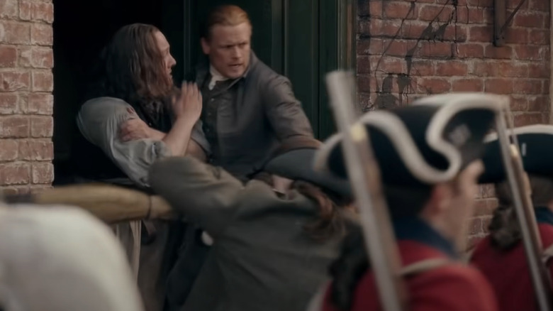 Jamie Fraser hides from the Redcoats