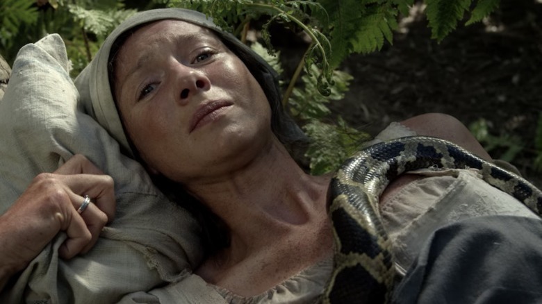 Outlander Claire avoids snake