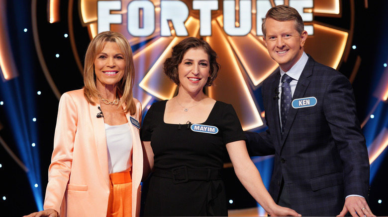 Vanna White, Mayim Bialik and Ken Jennings smiling