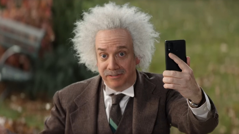 Paul Giamatti holds up a cell phone