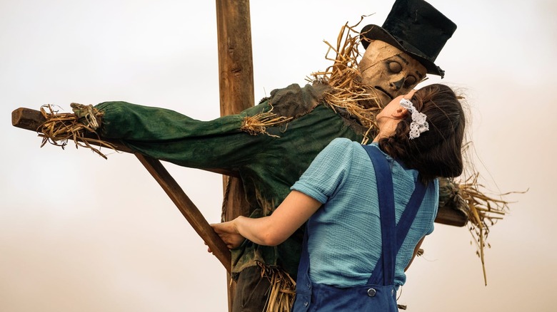 Pearl kisses the scarecrow