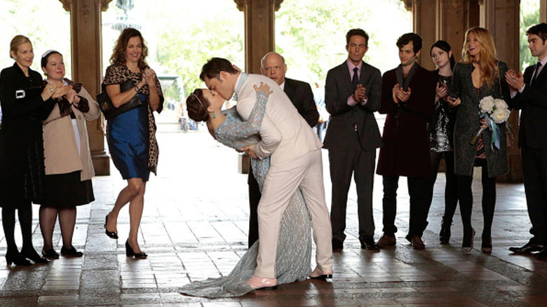 Blair and Chuck kissing 