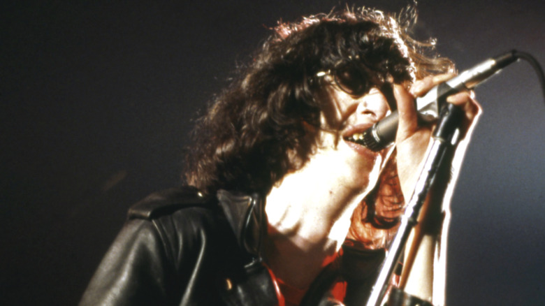 Joey Ramone singing sunglasses